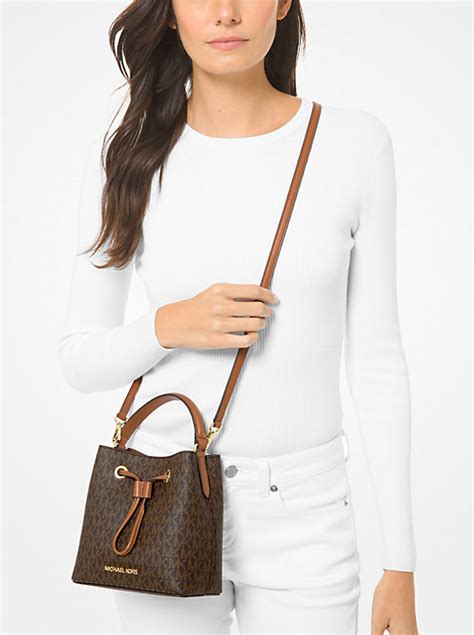 michael kors suri small logo shoulder bag|Suri Small Saffiano Leather Crossbody Bag .